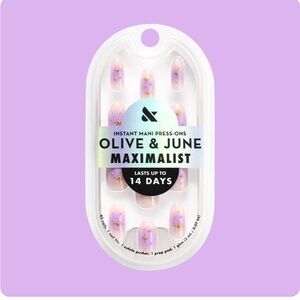 Olive & June Maximalist Press-On Nails sparkle aura mixed pack oval medium